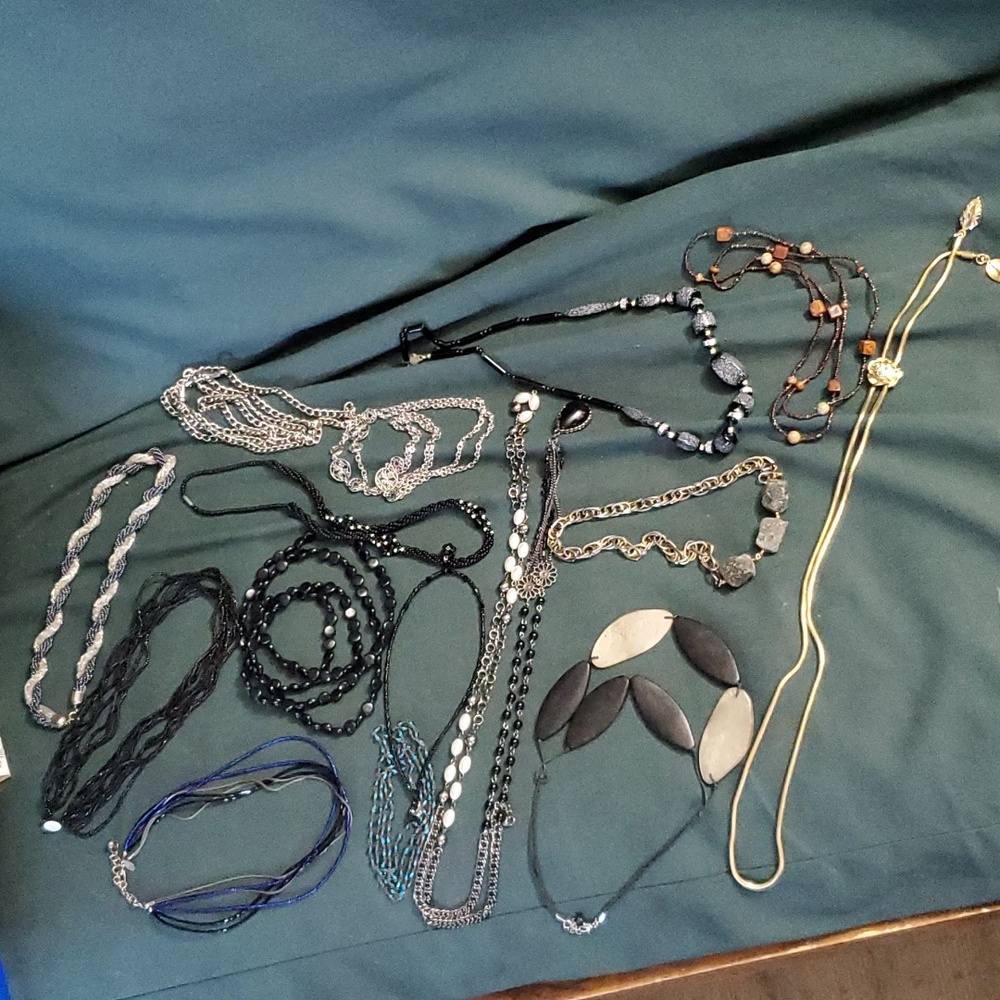 15 LOT Vintage Necklaces